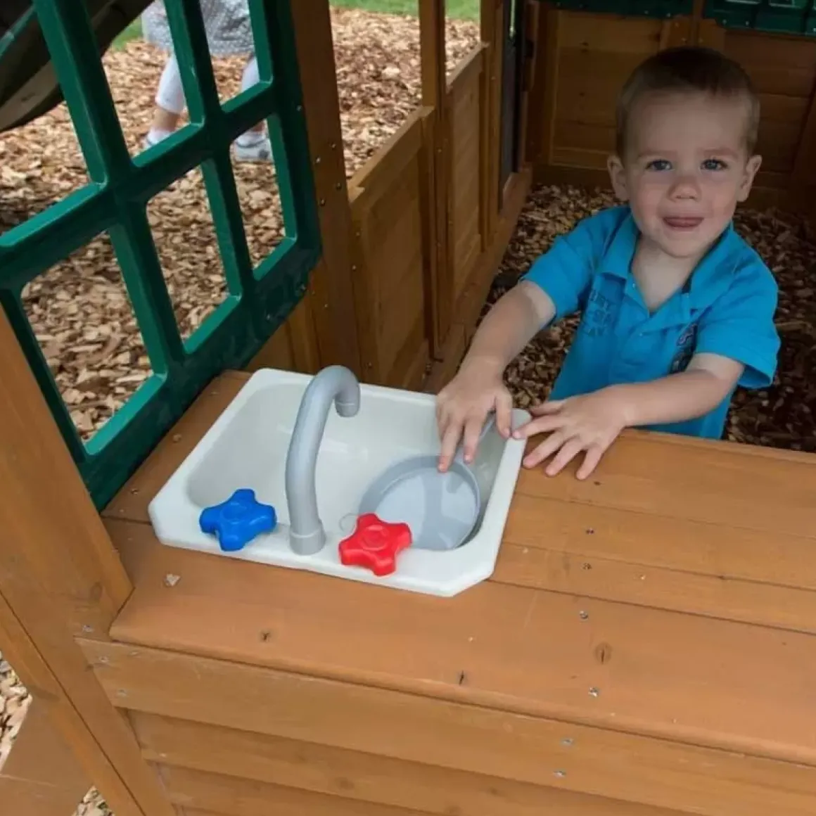 Falcon Ridge Wooden Swing Set / Playset