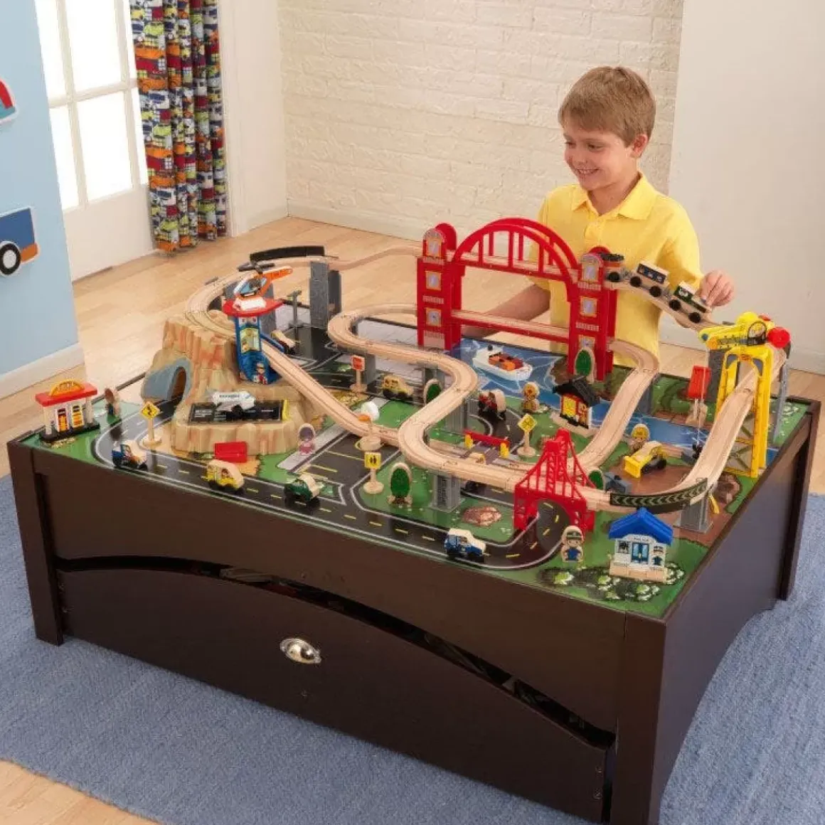 Metropolis Train Table Set